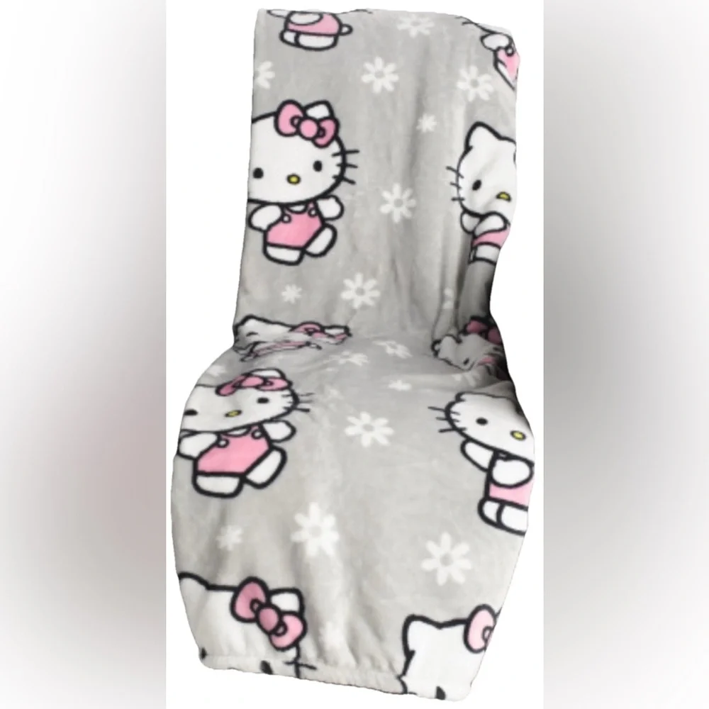 NWT Hello Kitty Daisy Super Soft Plush Throw Blanket